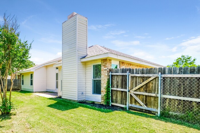 Building Photo - 2210 Westview Trail