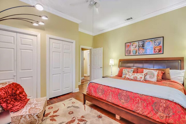 Building Photo - 524 E Duffy St