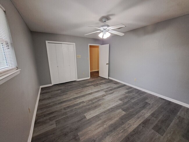 Building Photo - 7819 Hearthstone Cir