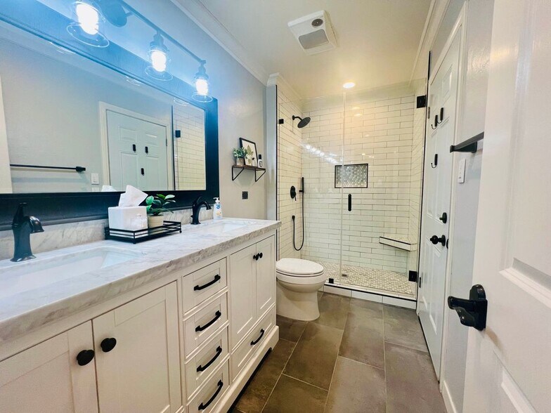 Building Photo - 5309 Lockhurst Dr
