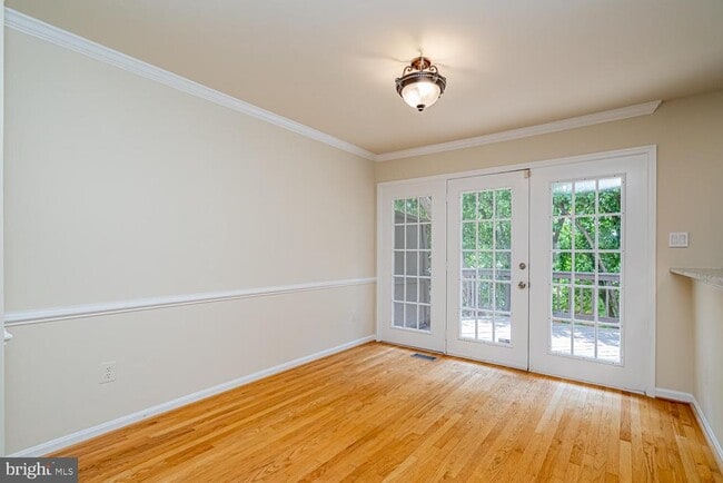 Building Photo - 1275 Quaker Hill Dr