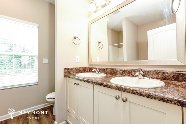 Building Photo - Inviting 3 Bedroom Home