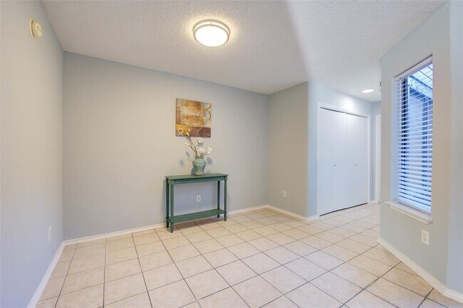 Building Photo - 1620 Good Day Dr