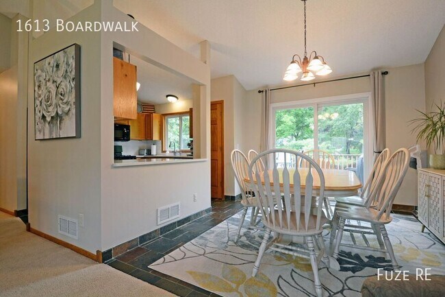 Building Photo - 1613 Boardwalk-