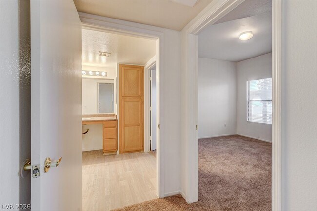Building Photo - 45 Maleena Mesa St