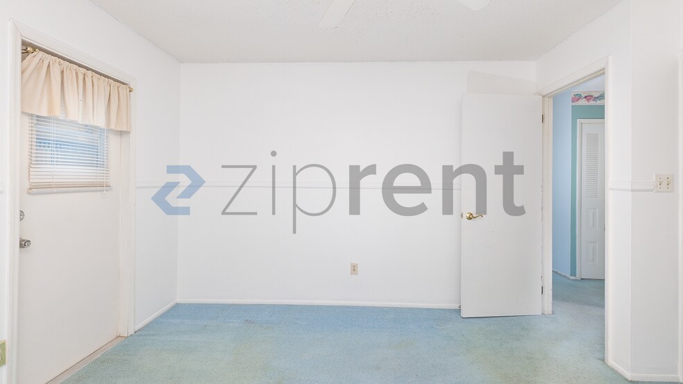 Building Photo - Unit