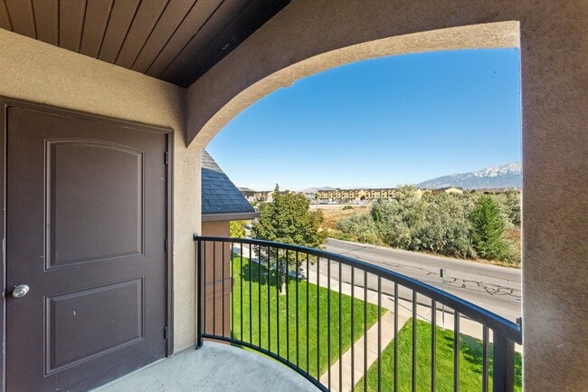 Building Photo - Stunning 3 bed 2 bath Condo in Pleasant Grove