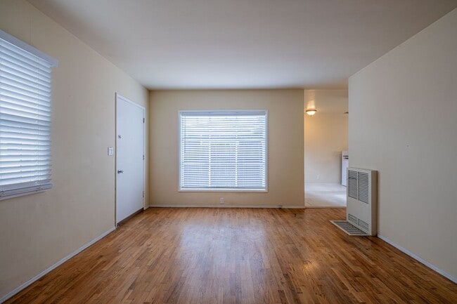 Building Photo - 1504 S Catalina Ave