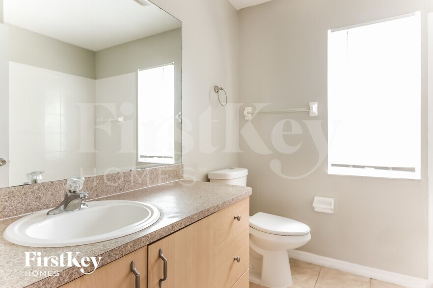 Building Photo - 3201 SW Collings Dr