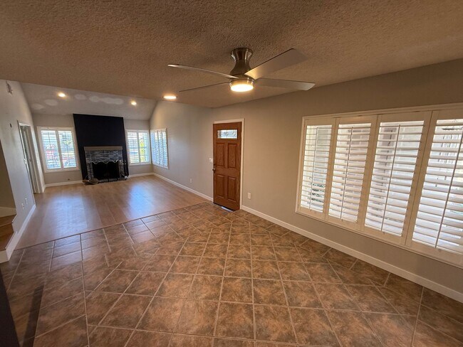 Building Photo - Newly Renovated Home on a Quiet Cul-de-Sac – Available Now