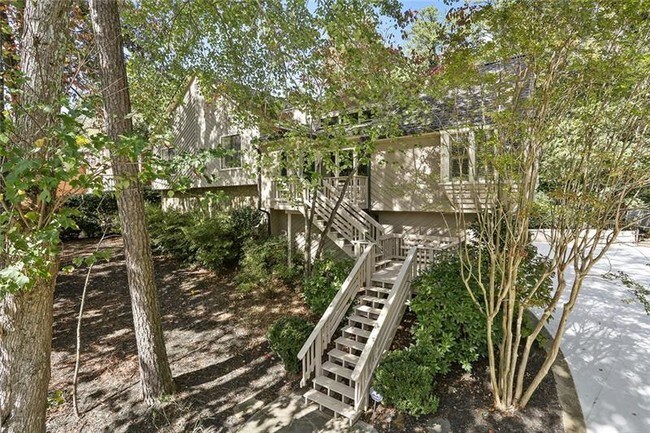 Building Photo - 586 Starlight Dr NE