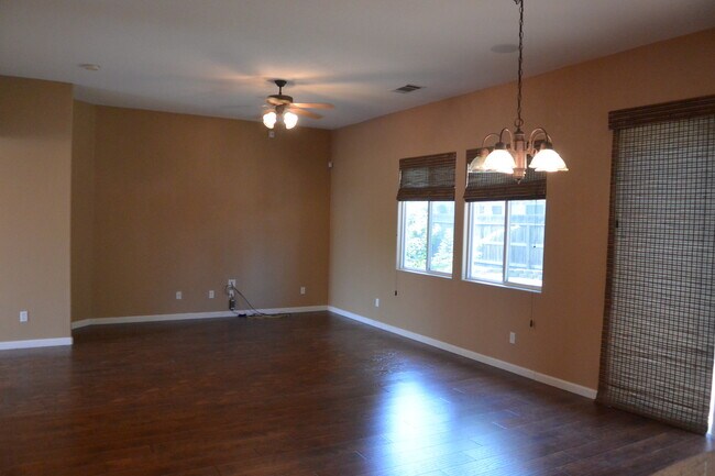 Building Photo - Beautiful Home in great North West Visalia neighborhood across from Soroptomist Park with Yard care