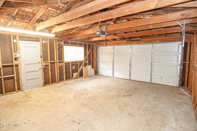 Building Photo - 3530 Hamilton Ave