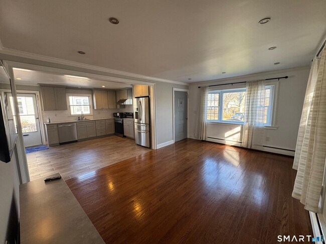 Building Photo - 1867 Broadbridge Ave