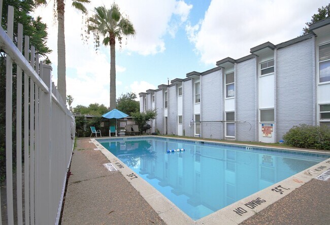 Building Photo - 1000 Heights Blvd