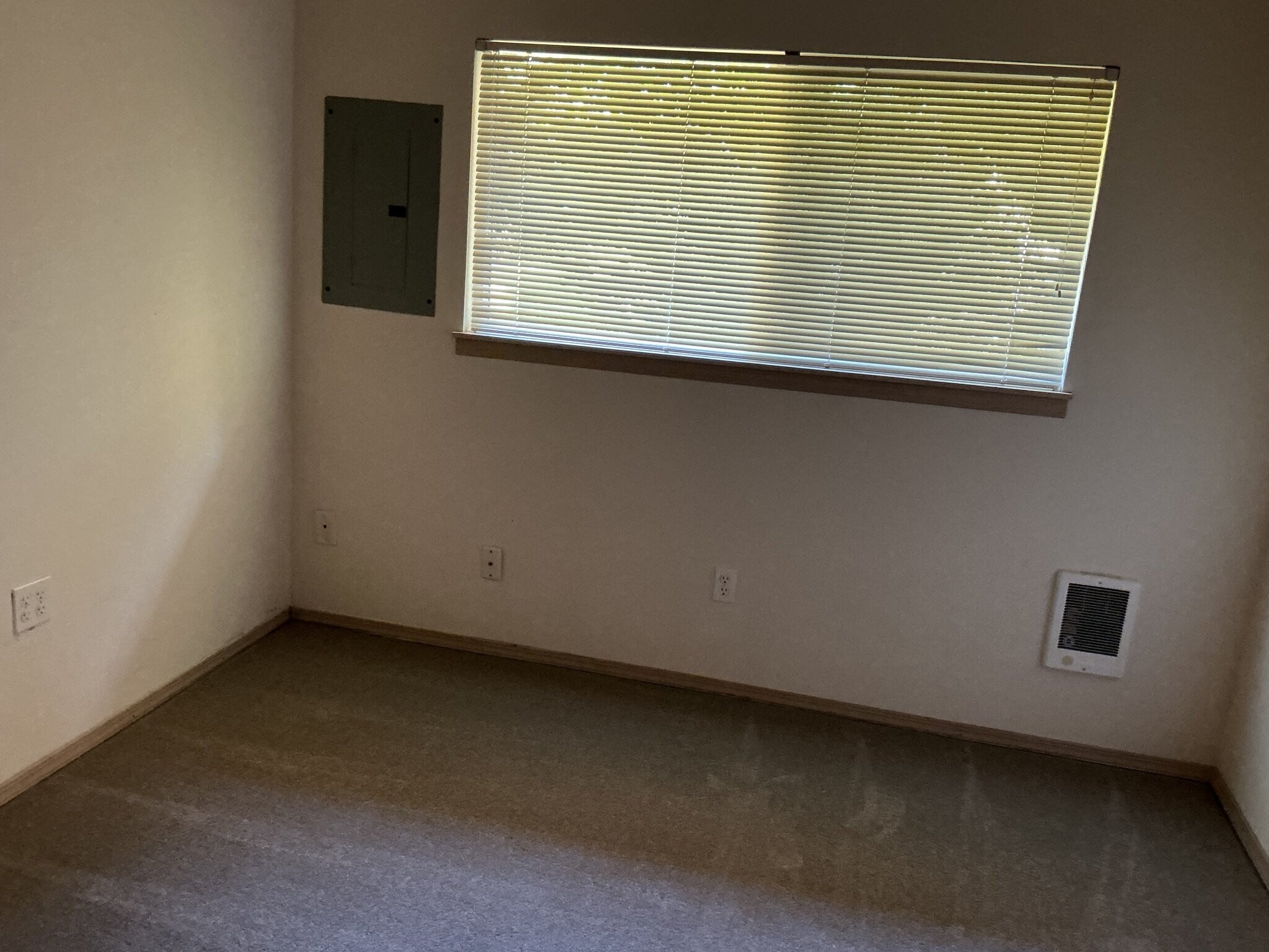 Building Photo - 2111 Sunset Ave