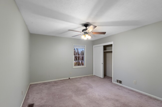 Building Photo - 311 Hillcrest Ct