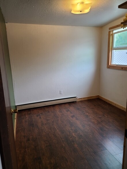Building Photo - 500 1/2 Defoe St