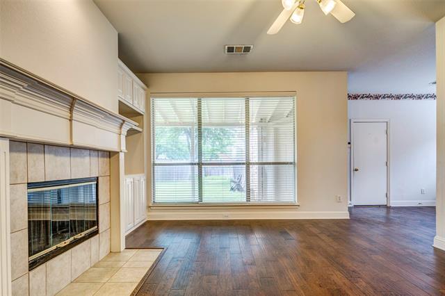 Building Photo - 2304 Greenview Dr