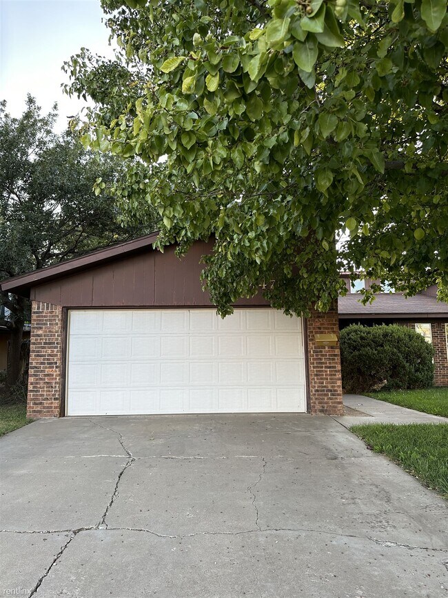 Primary Photo - 2 br, 2 bath Duplex - 4470 Ridgecrest Circ...