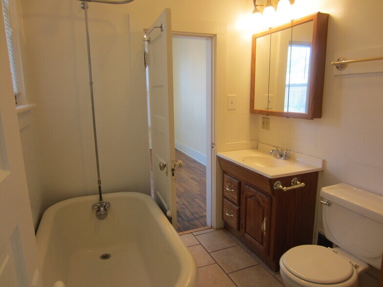 Building Photo - 1015 Kentucky St