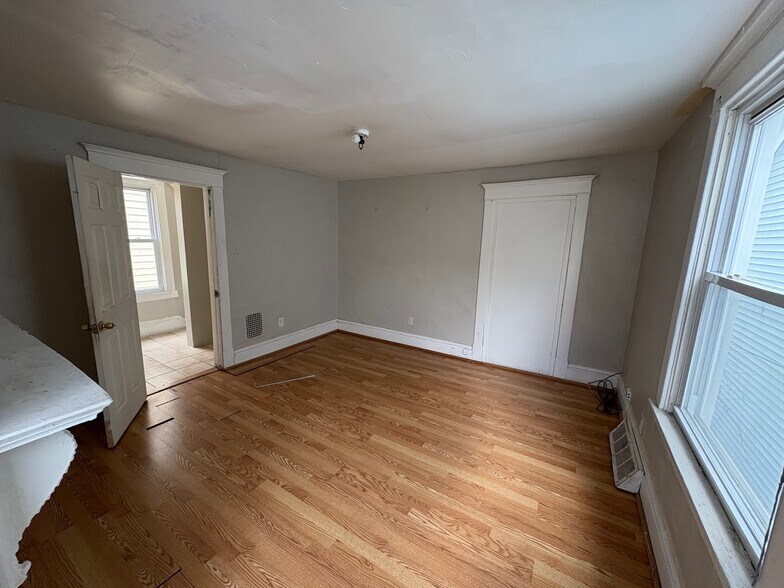 Building Photo - 207 Dunseith St