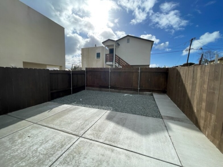 Building Photo - 3055 Martin Ave