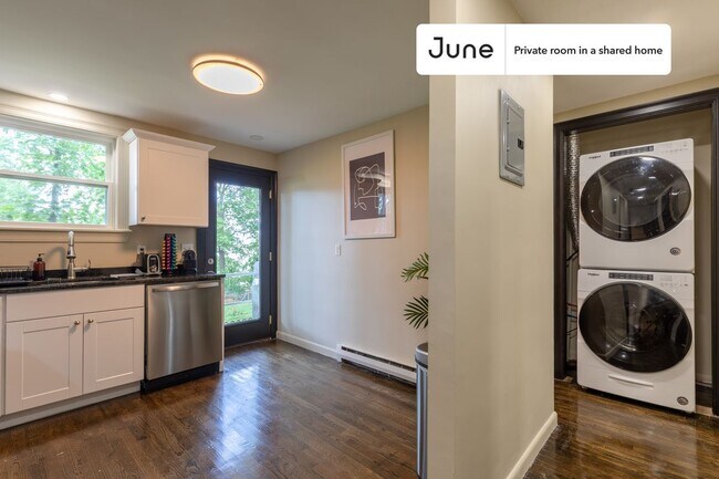 Building Photo - Room in Shared 6 bed/4 bath home