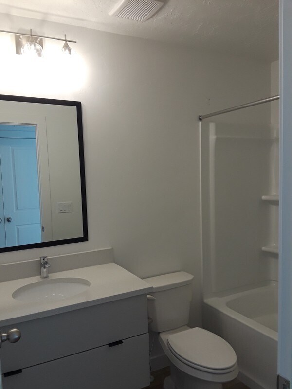 Building Photo - 3371 S Orchard Dr
