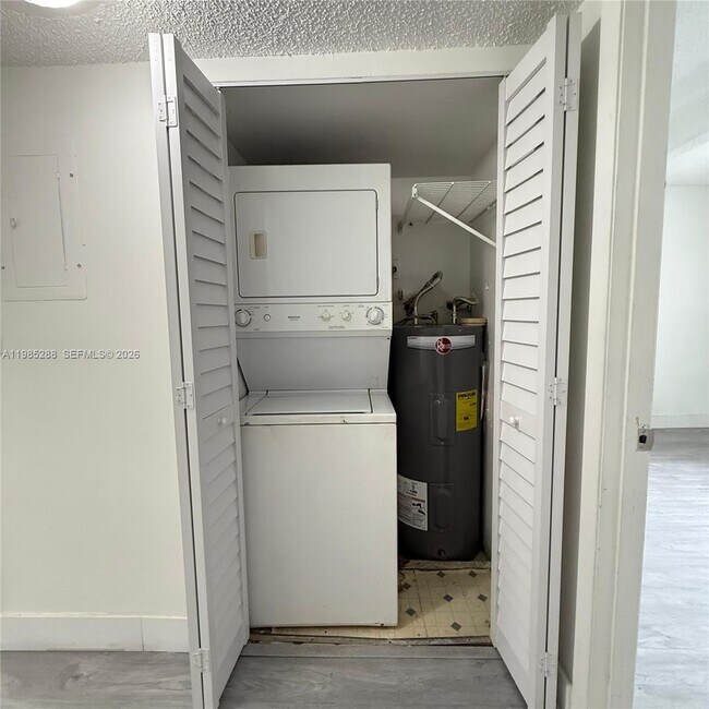 Building Photo - 1125 S Flagler Ave