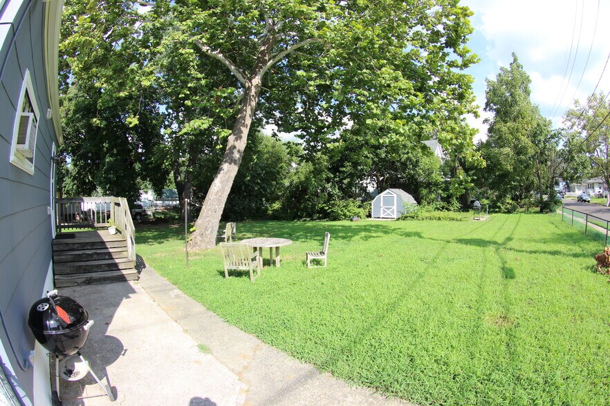 Building Photo - 396 W Clements Bridge Rd