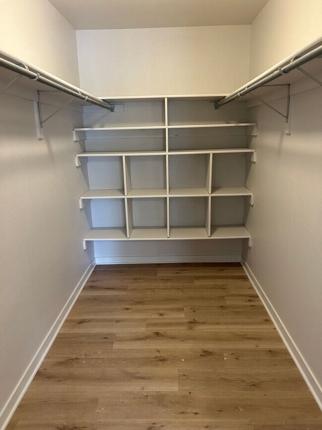 Building Photo - 2-Bedroom Westwood Condo with a Spacious L...