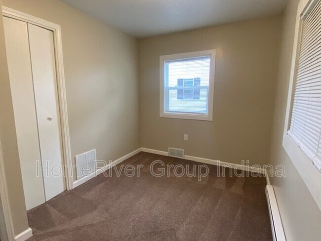 Building Photo - 2409 Redwood Ave