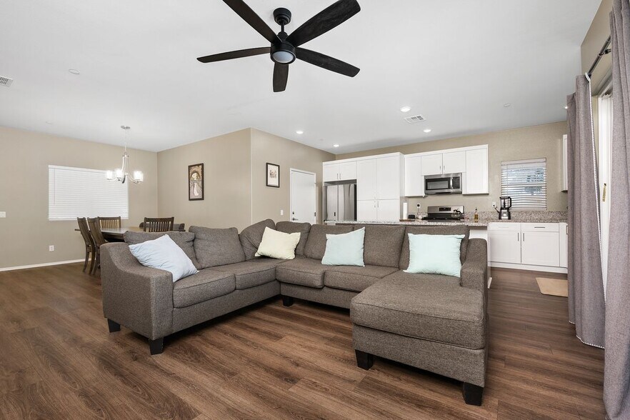 Building Photo - 475 Camellia Way