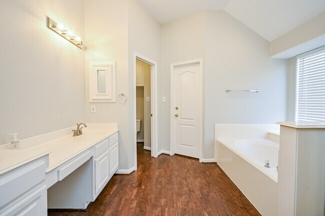 Building Photo - 12210 Ferncrest Ct