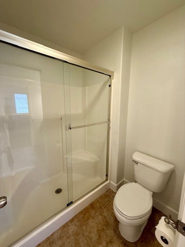Building Photo - Beautifully renovated in NW Bend!  A/C!