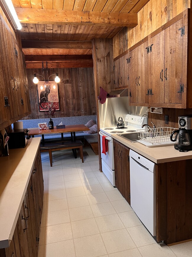 Building Photo - 51 Bluebrook Rd