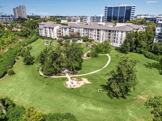 Building Photo - 5353 Memorial Dr