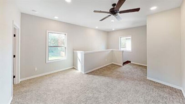 Building Photo - 309 Fairway Dr