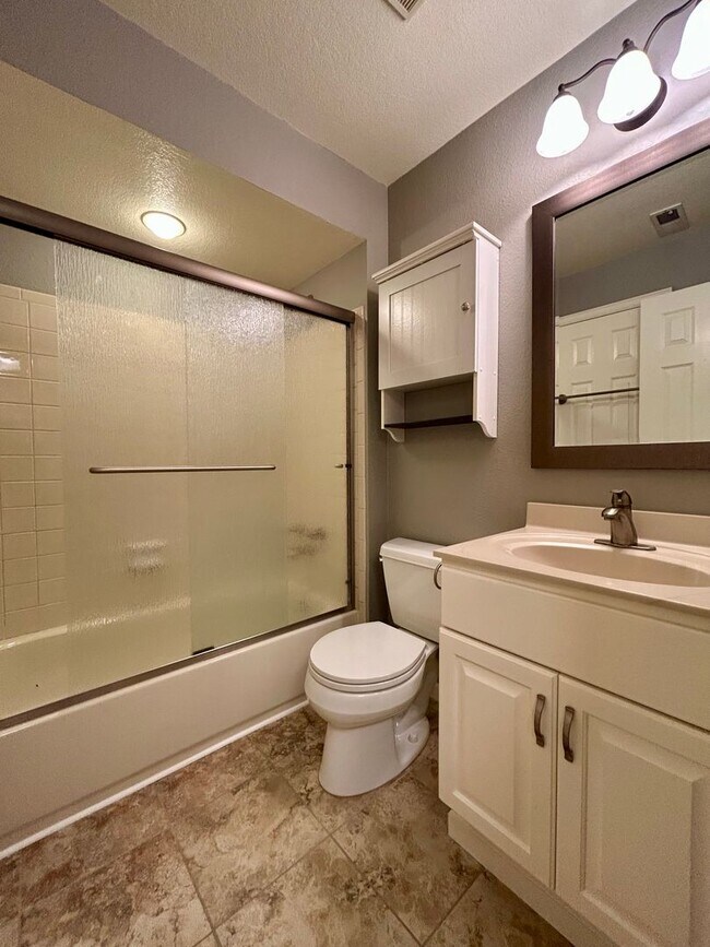 Building Photo - 6054 Gunbarrel Ave