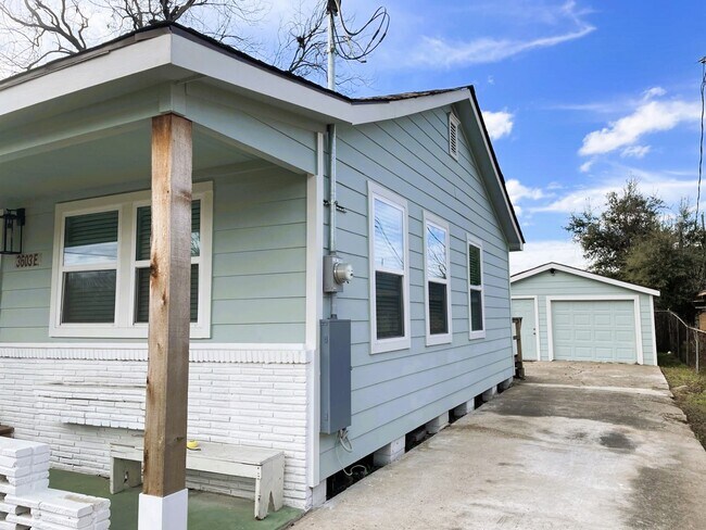 Building Photo - 3603 E Lockwood Dr