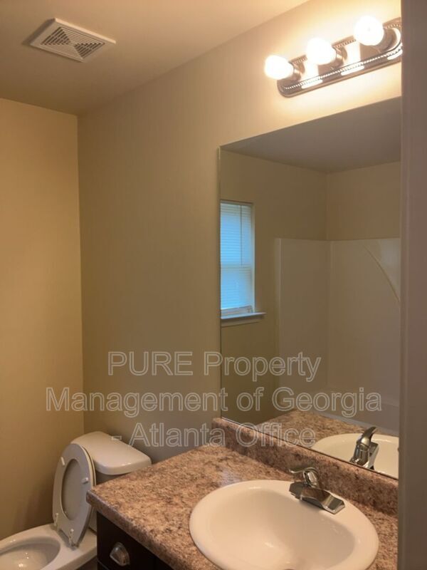 Building Photo - 160 Pine Ridge Rd