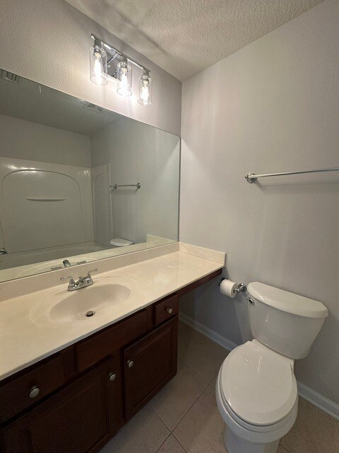 Building Photo - Stunning Townhome With Pond View In Gated Community
