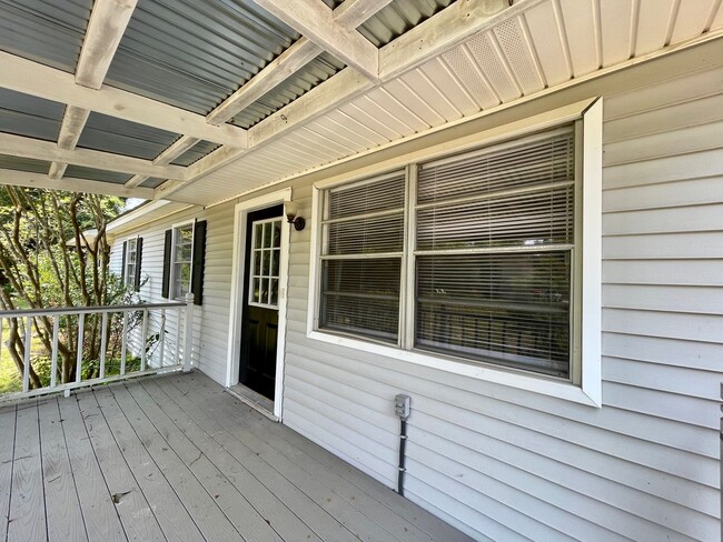 Building Photo - Convenient Location off Halls Mill