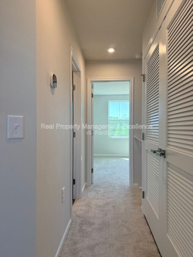 Building Photo - 372 Grand Silo Rd