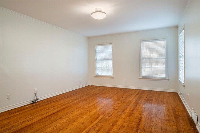 Building Photo - 6605 Deloache Ave