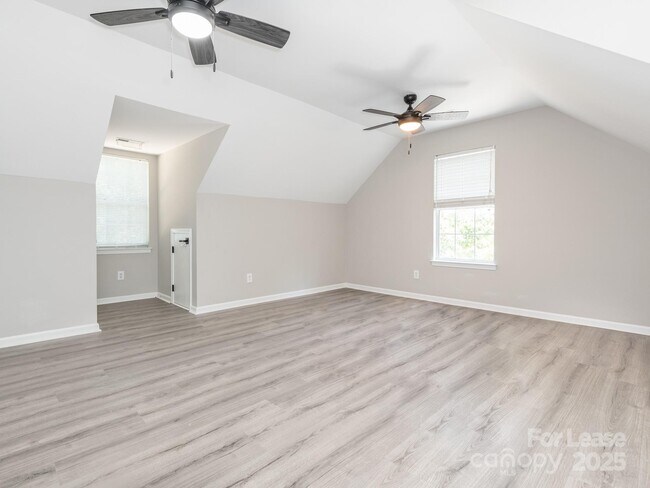 Building Photo - 6211 Rosebriar Ln
