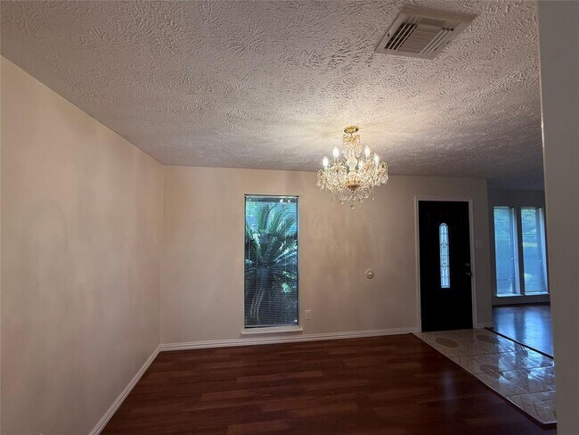 Building Photo - 3031 Green Fields Dr