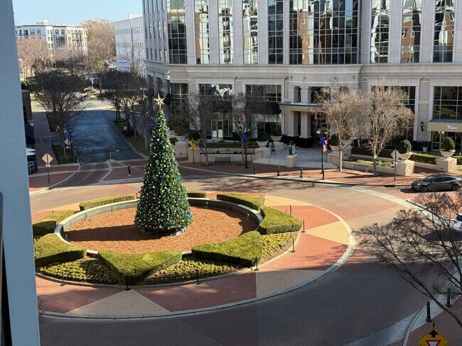 Building Photo - 4620 Piedmont Row Dr