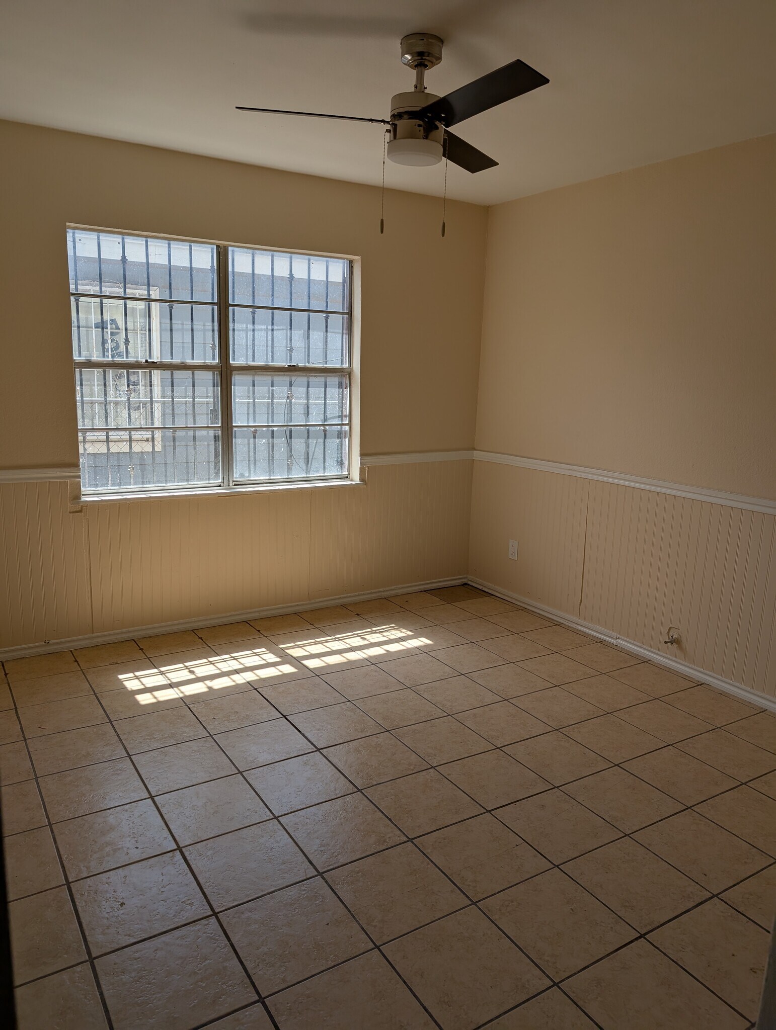 Building Photo - 715 E Fannin Ave